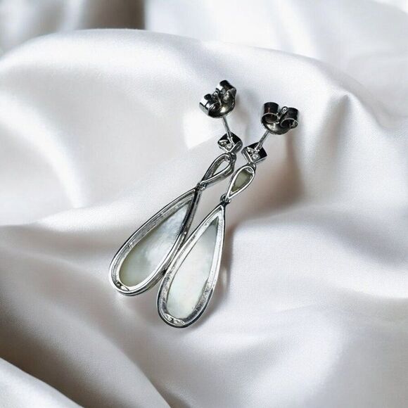 VINTAGE- 10K Gold -Mother of Pearl & Diamond Earrings- Dangle Earrings- 3.5g - Picture 16 of 16